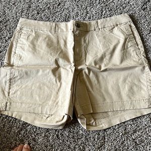 Old Navy everyday short, size 16, khaki colored